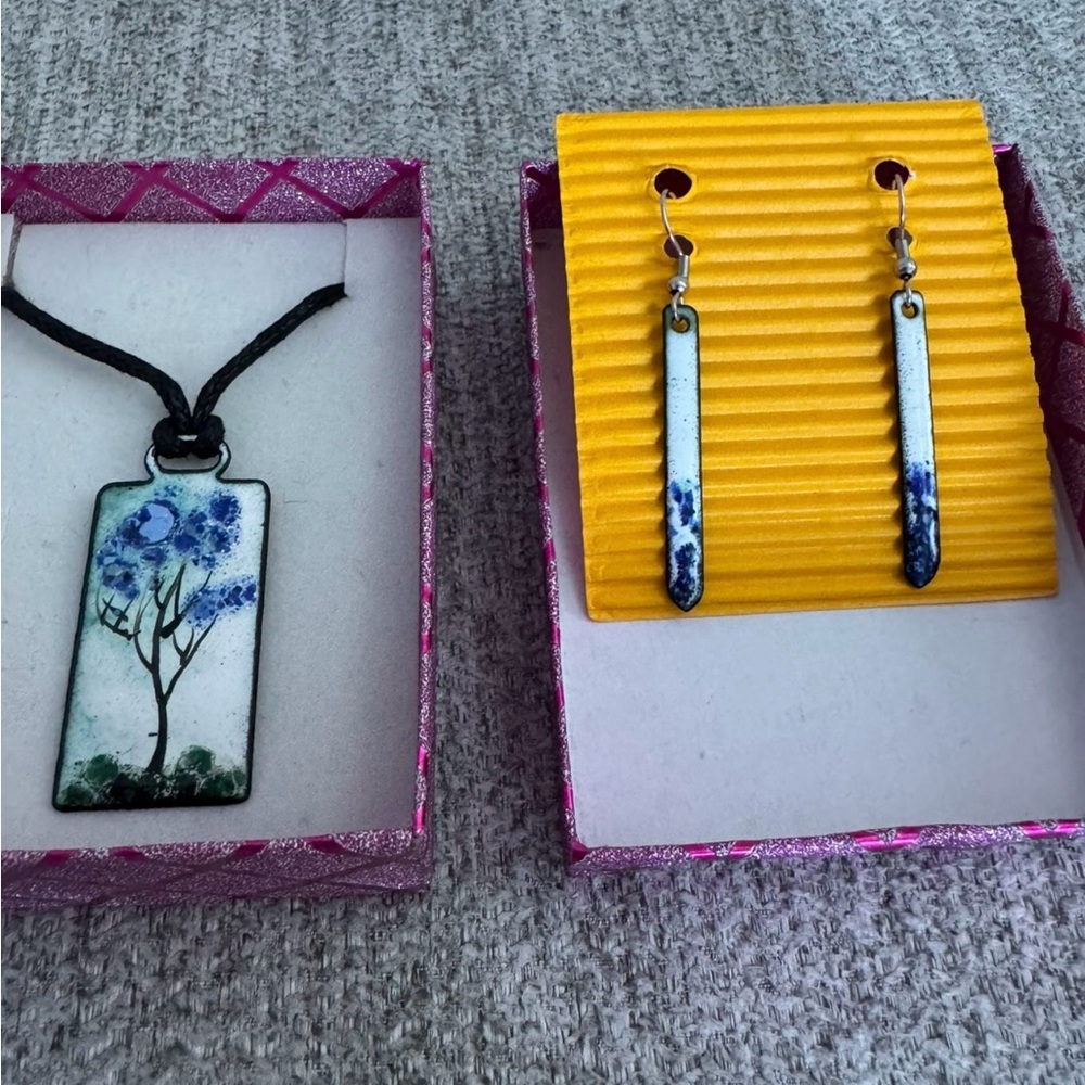 Elegant Blue and White Jewelry Set